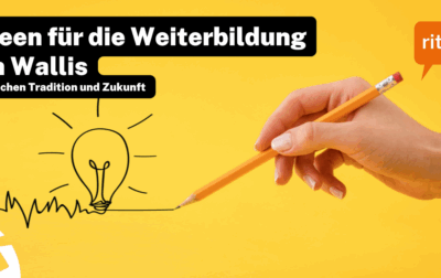 Eine Hand hält einen Bleistift und zeichnet eine Glühbirne auf einem leuchtend gelben Hintergrund. Dazu erscheint der Text „Ideen für die Weiterbildung im Wallis – Zwischen Tradition und Zukunft“ sowie das Logo ritzy in einer orangefarbenen Sprechblase.