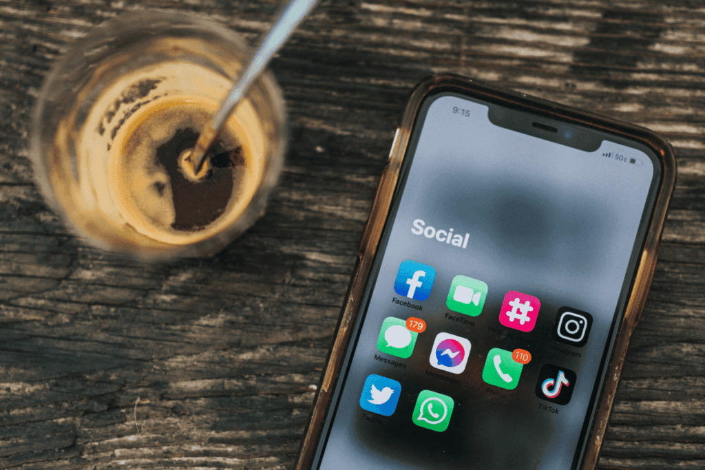 Communication efficiente sur les réseaux sociaux 1 RS filter8 127